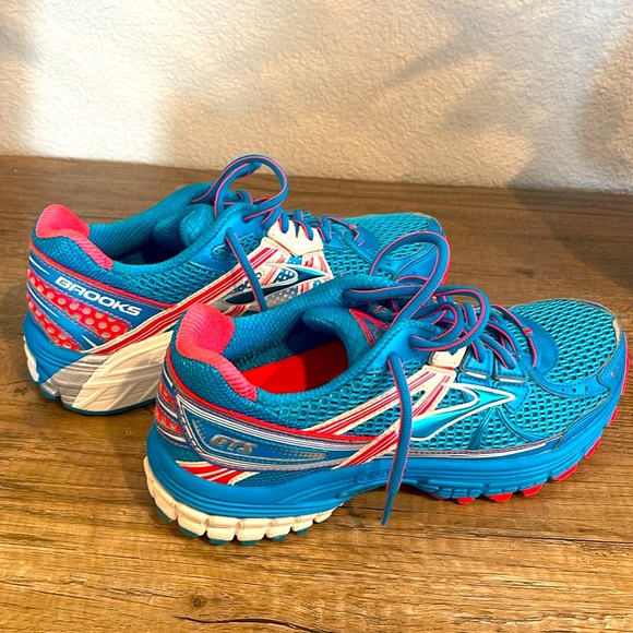Brooks barely worn limited edition blue & pink that Pops! - Picture 6 of 6